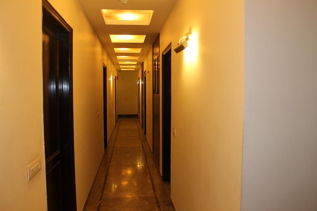 Airport Hotel Jet Inn Suites Yeni Delhi Dış mekan fotoğraf