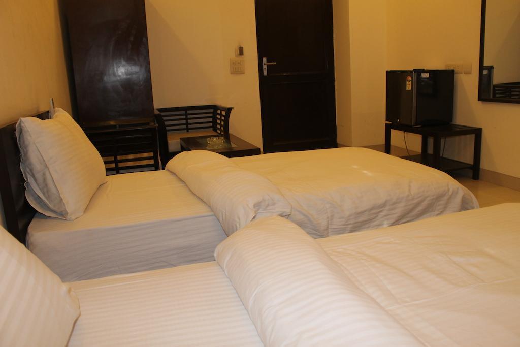 Airport Hotel Jet Inn Suites Yeni Delhi Dış mekan fotoğraf