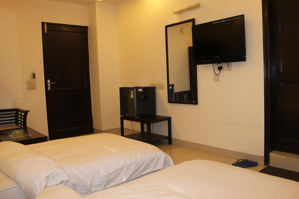 Airport Hotel Jet Inn Suites Yeni Delhi Dış mekan fotoğraf