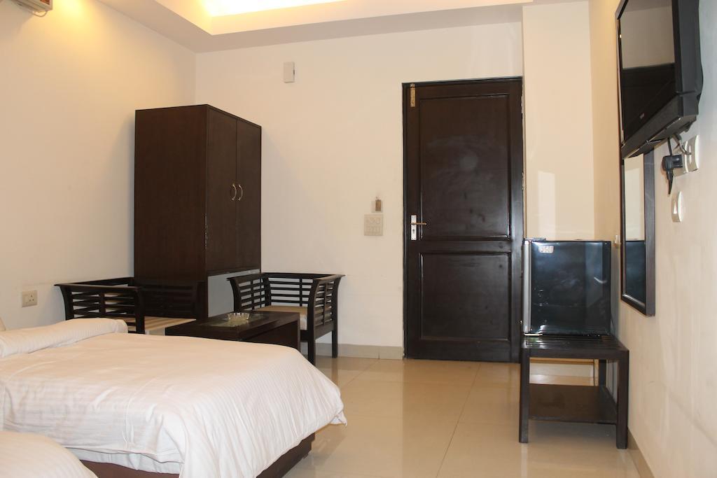 Airport Hotel Jet Inn Suites Yeni Delhi Dış mekan fotoğraf