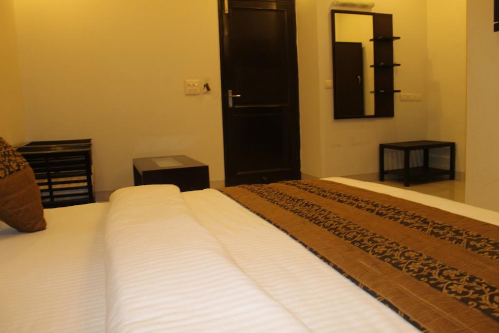 Airport Hotel Jet Inn Suites Yeni Delhi Dış mekan fotoğraf