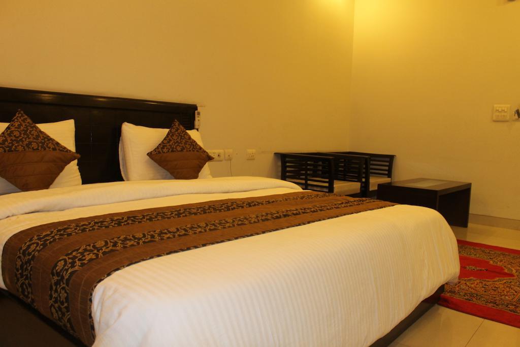 Airport Hotel Jet Inn Suites Yeni Delhi Dış mekan fotoğraf