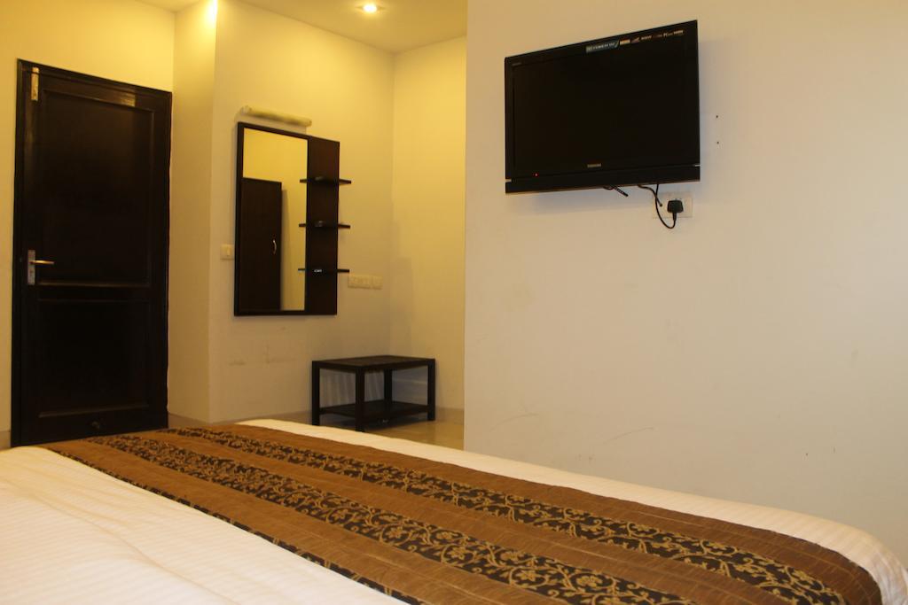 Airport Hotel Jet Inn Suites Yeni Delhi Dış mekan fotoğraf