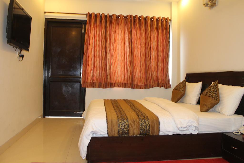 Airport Hotel Jet Inn Suites Yeni Delhi Dış mekan fotoğraf
