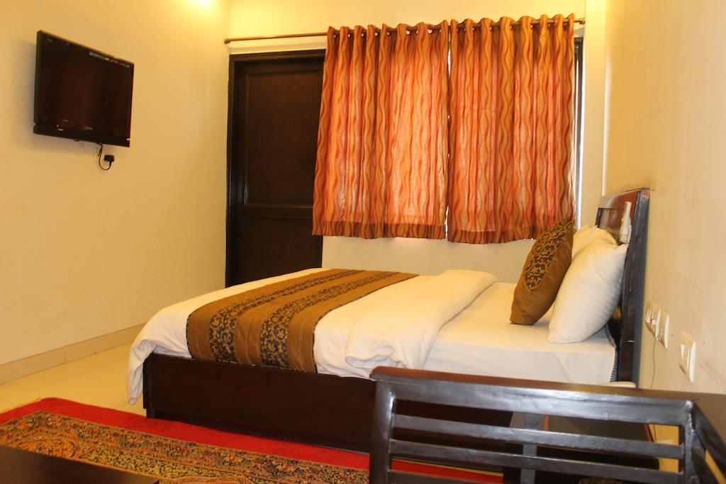 Airport Hotel Jet Inn Suites Yeni Delhi Dış mekan fotoğraf