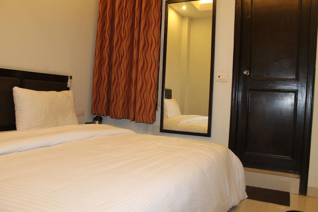Airport Hotel Jet Inn Suites Yeni Delhi Dış mekan fotoğraf