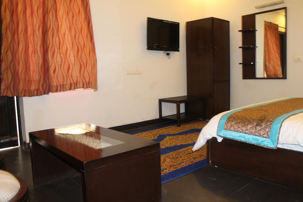 Airport Hotel Jet Inn Suites Yeni Delhi Dış mekan fotoğraf