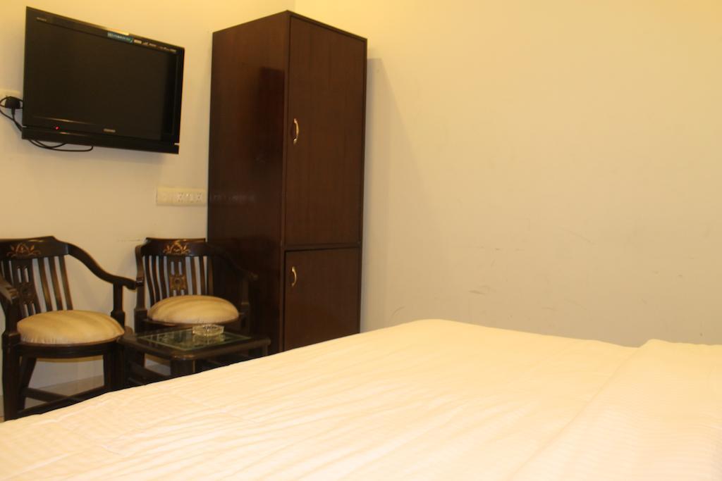 Airport Hotel Jet Inn Suites Yeni Delhi Dış mekan fotoğraf