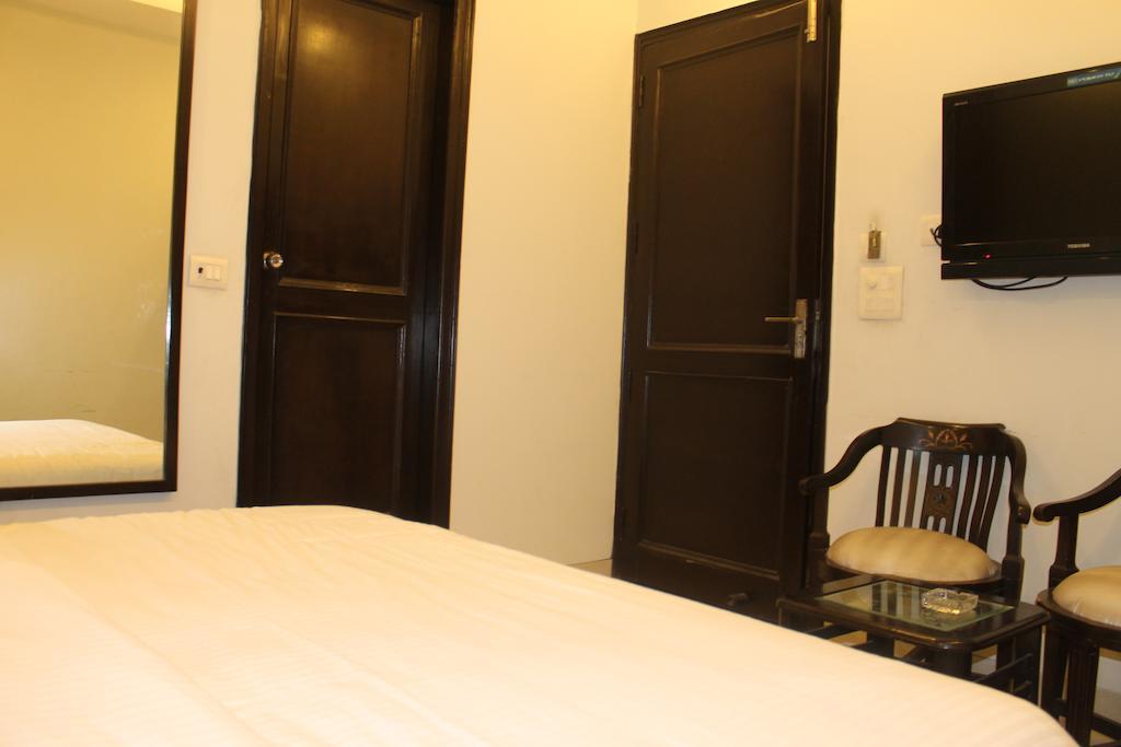 Airport Hotel Jet Inn Suites Yeni Delhi Dış mekan fotoğraf