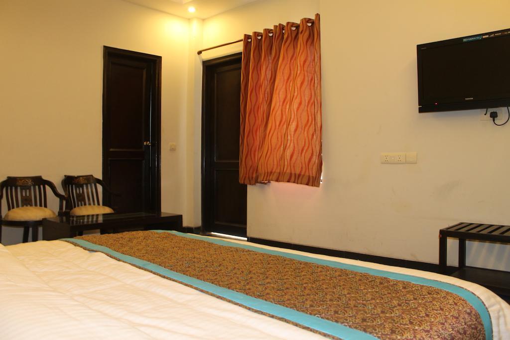 Airport Hotel Jet Inn Suites Yeni Delhi Dış mekan fotoğraf