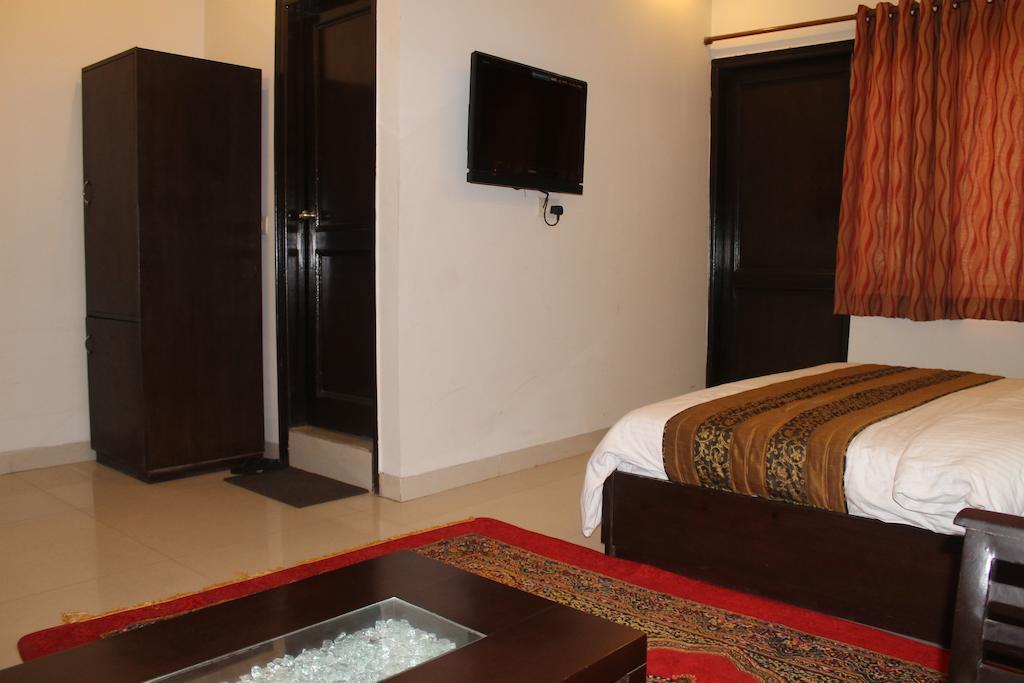 Airport Hotel Jet Inn Suites Yeni Delhi Oda fotoğraf