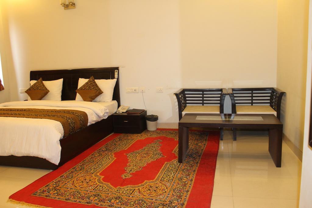 Airport Hotel Jet Inn Suites Yeni Delhi Oda fotoğraf