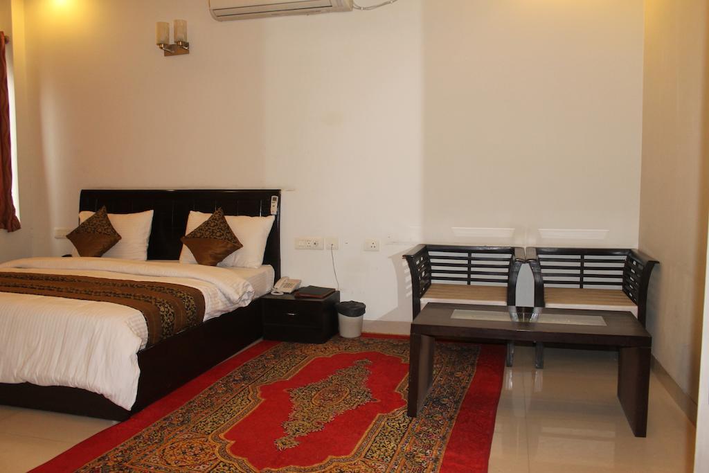 Airport Hotel Jet Inn Suites Yeni Delhi Oda fotoğraf