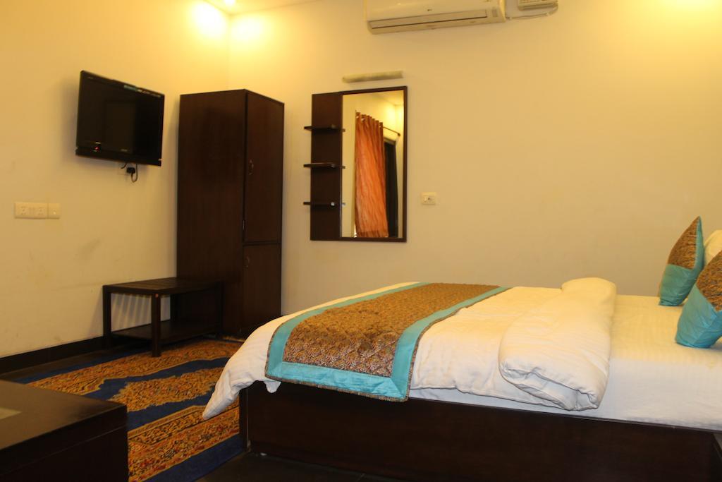 Airport Hotel Jet Inn Suites Yeni Delhi Oda fotoğraf