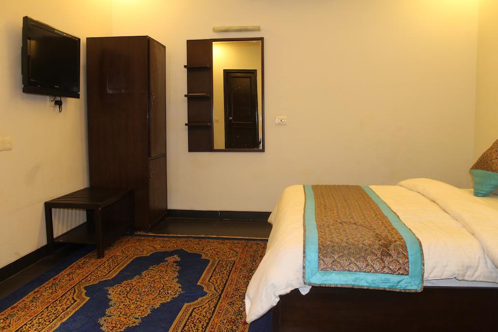 Airport Hotel Jet Inn Suites Yeni Delhi Oda fotoğraf