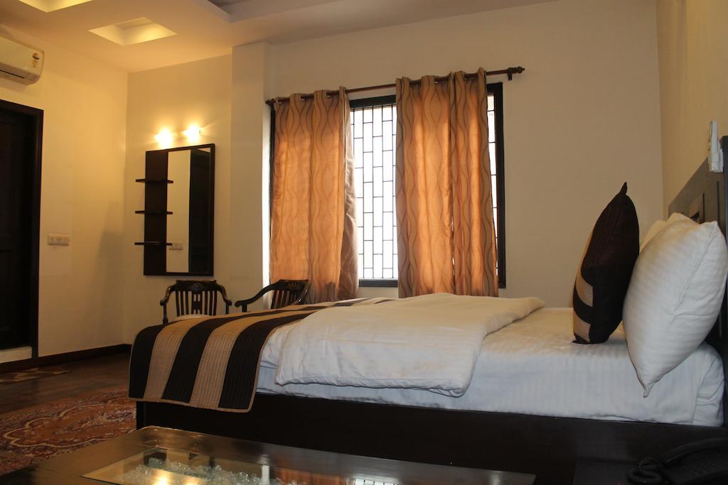 Airport Hotel Jet Inn Suites Yeni Delhi Oda fotoğraf